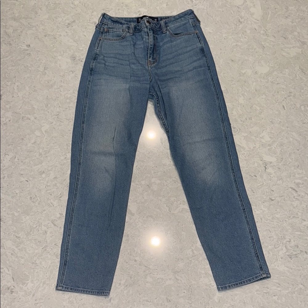 Hollister Ultra High-Rise Mom Jeans